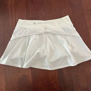 Lululemon skort size 6